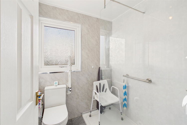 Shower Room - Picture 19 of 23