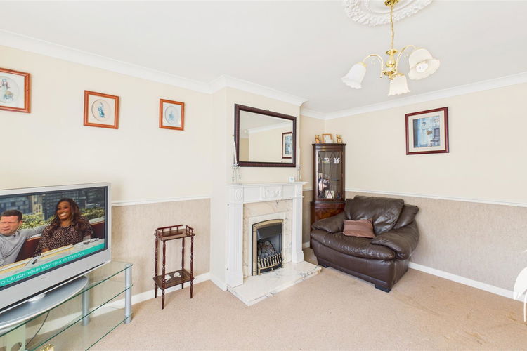 Lounge - Picture 3 of 23