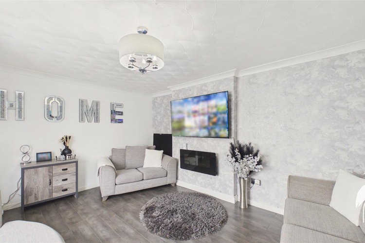 Lounge - Picture 2 of 18