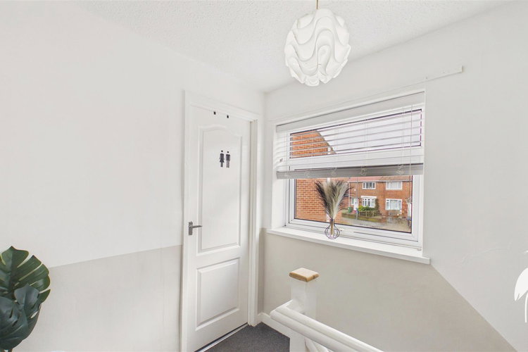 First Floor Landing - Picture 15 of 18