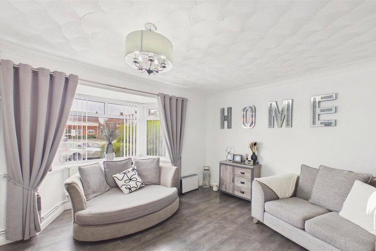 Lounge - Picture 3 of 18