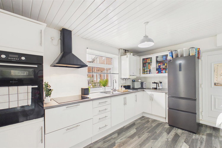 Kitchen - Picture 5 of 18