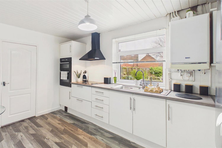 Kitchen - Picture 7 of 18