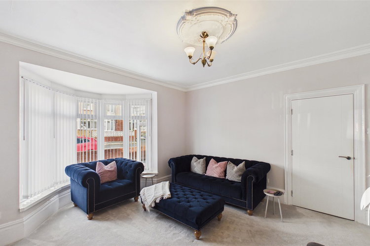 Lounge - Picture 3 of 44