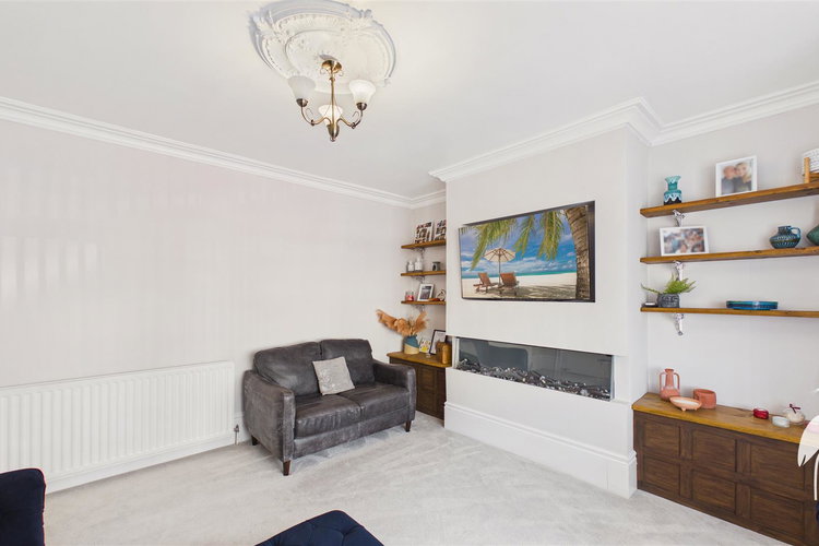 Lounge - Picture 4 of 44