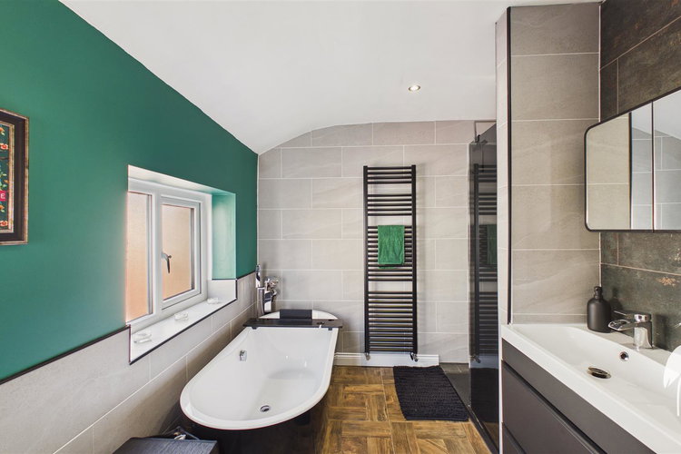 Bathroom - Picture 27 of 44