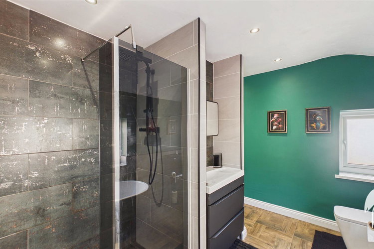 Bathroom - Picture 28 of 44