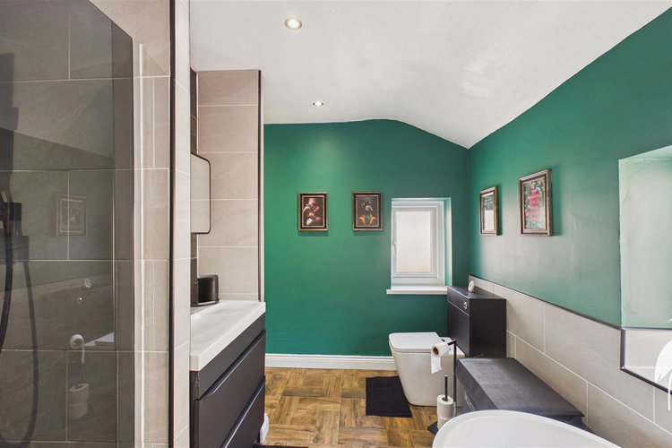 Bathroom - Picture 29 of 44