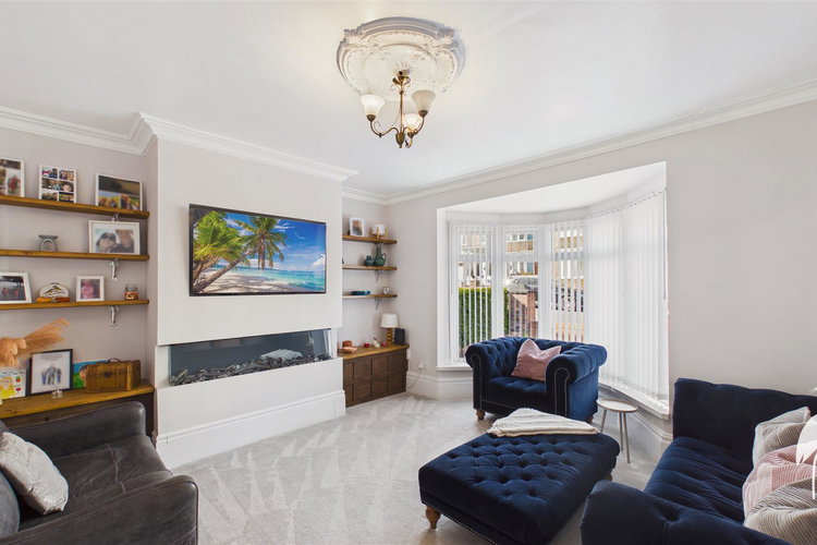 Lounge - Picture 2 of 44