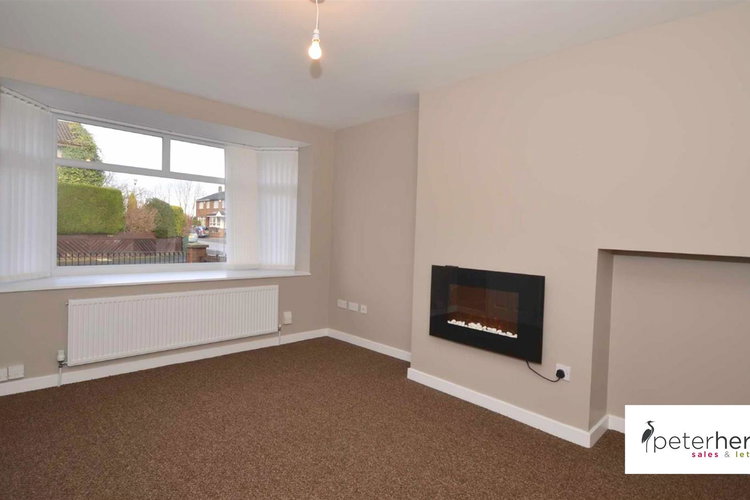 Lounge - Picture 2 of 9