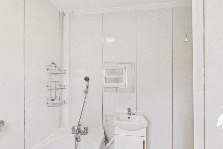 Bathroom - Picture 18 of 22