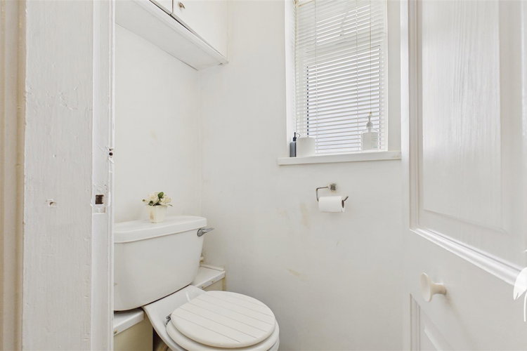 Downstairs WC - Picture 9 of 22