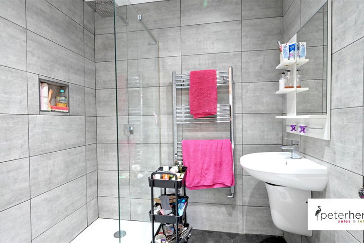 En-Suite Shower Room - Picture 10 of 24