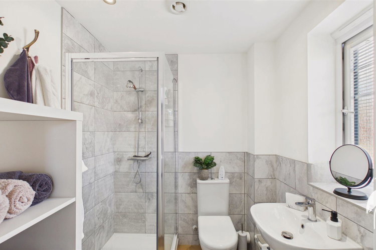 En Suite Shower Room - Picture 19 of 42