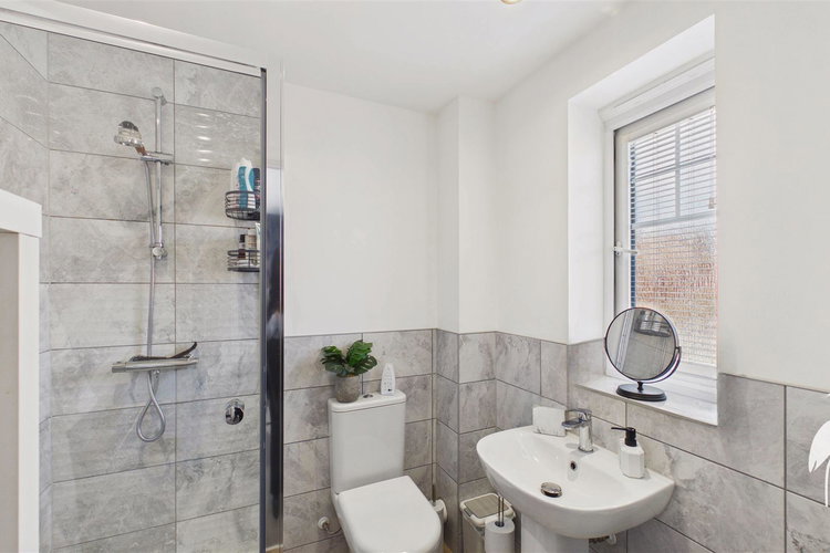 En Suite Shower Room - Picture 20 of 42