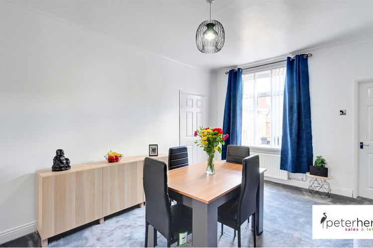 Dining Room - Picture 6 of 18