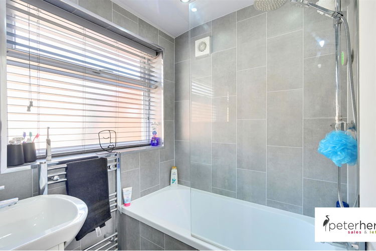 Bathroom - Picture 9 of 18