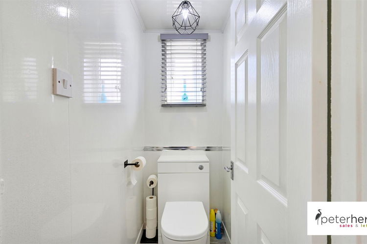 Separate WC - Picture 10 of 18