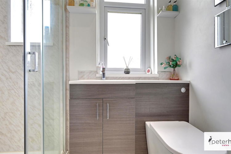 Shower Room - Picture 13 of 16