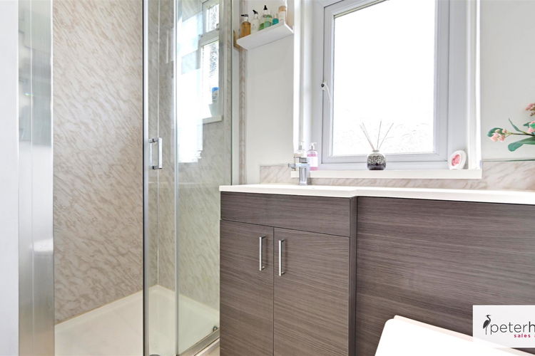 Shower Room - Picture 14 of 16