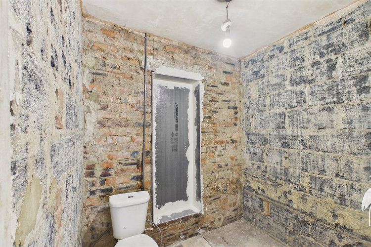 Bathroom - Picture 10 of 19