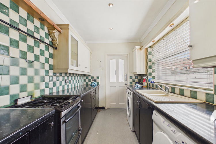 Kitchen - Picture 4 of 14