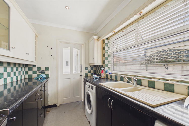 Kitchen - Picture 5 of 14