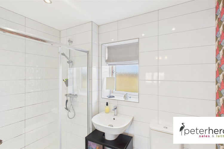 En Suite Shower Room - Picture 17 of 27