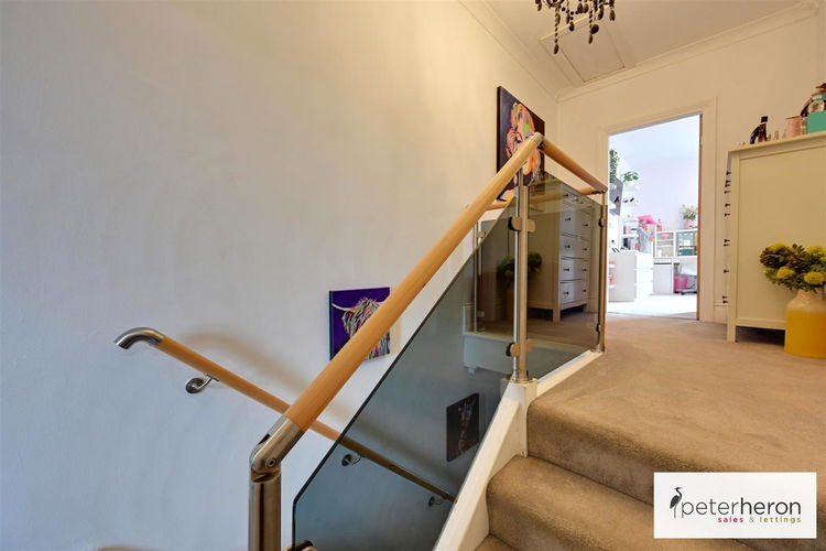 First Floor Landing - Picture 13 of 18