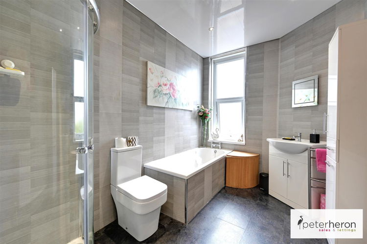 Bathroom - Picture 15 of 18
