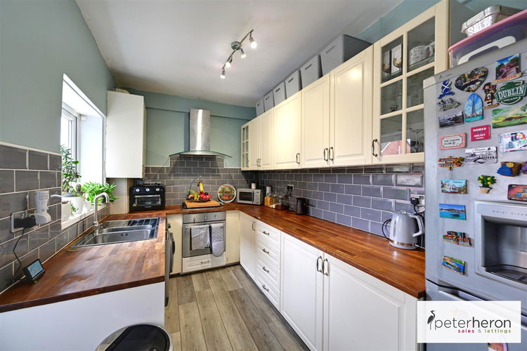 Kitchen - Picture 6 of 18