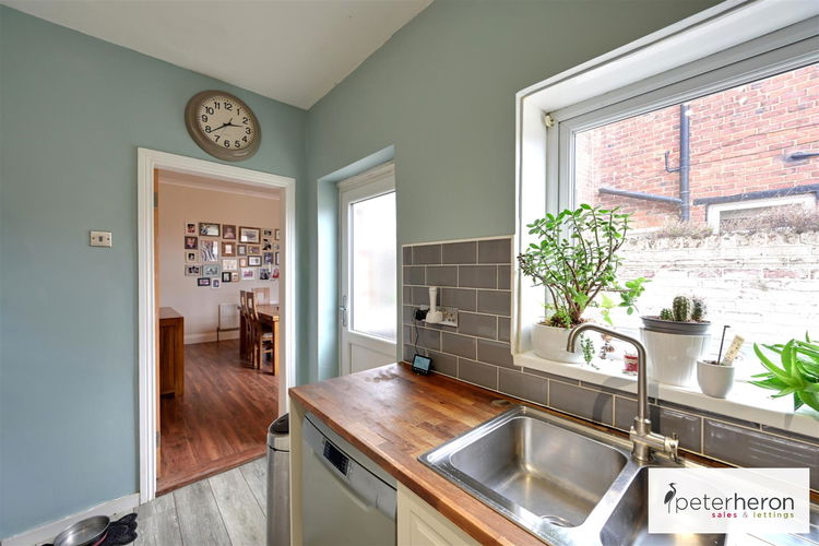 Kitchen - Picture 7 of 18