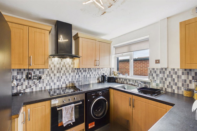Kitchen - Picture 7 of 16