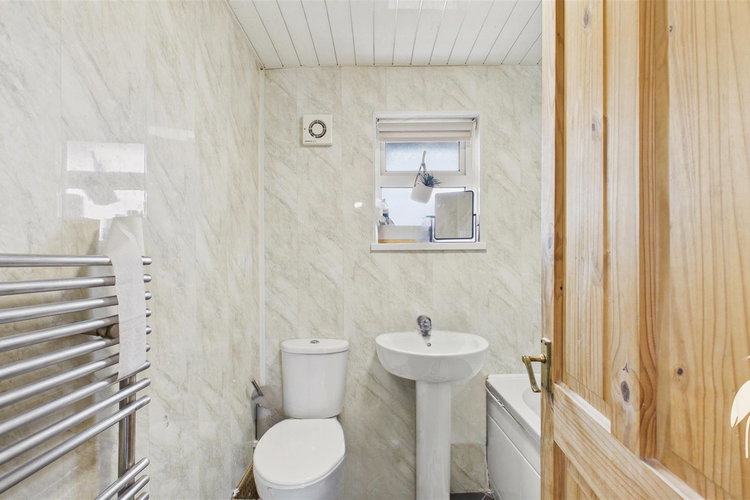 Bathroom - Picture 15 of 16