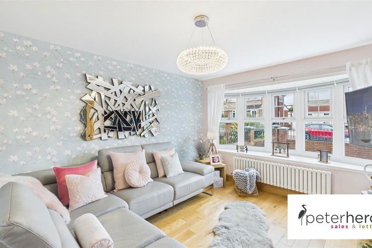 Lounge/Dining Room - Picture 2 of 31