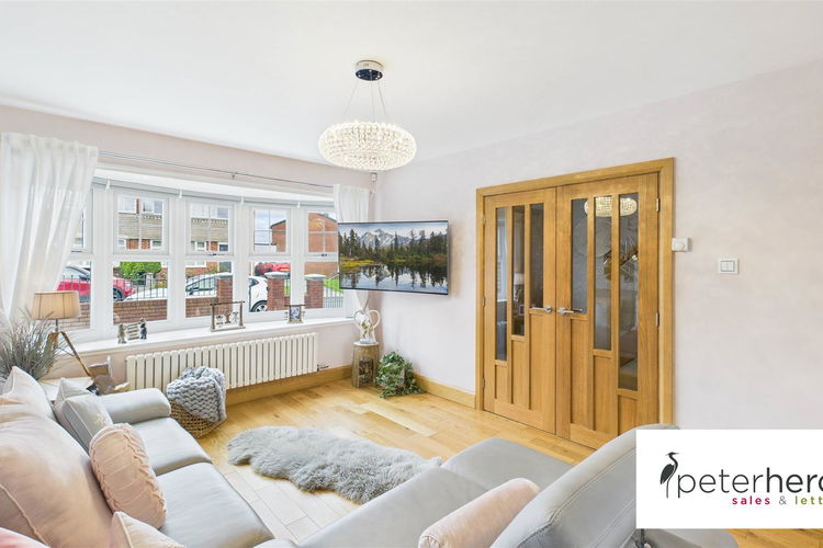 Lounge/Dining Room - Picture 3 of 31