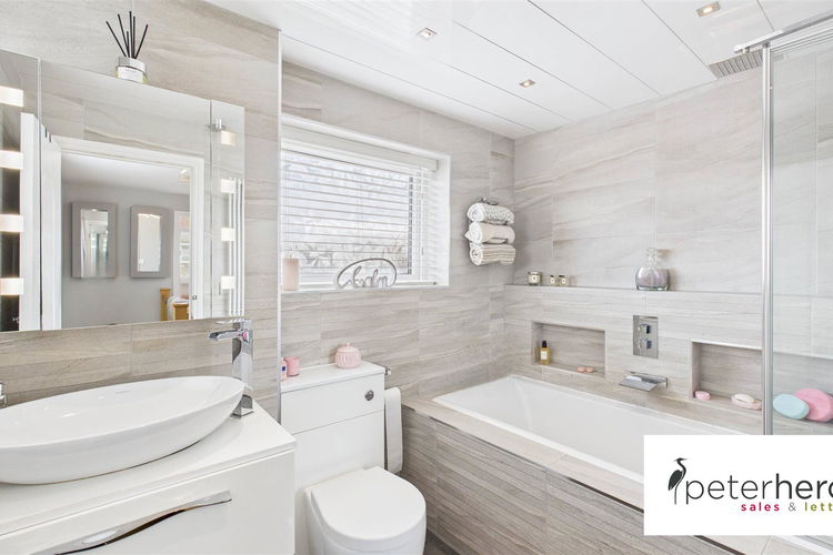 Bathroom - Picture 24 of 31