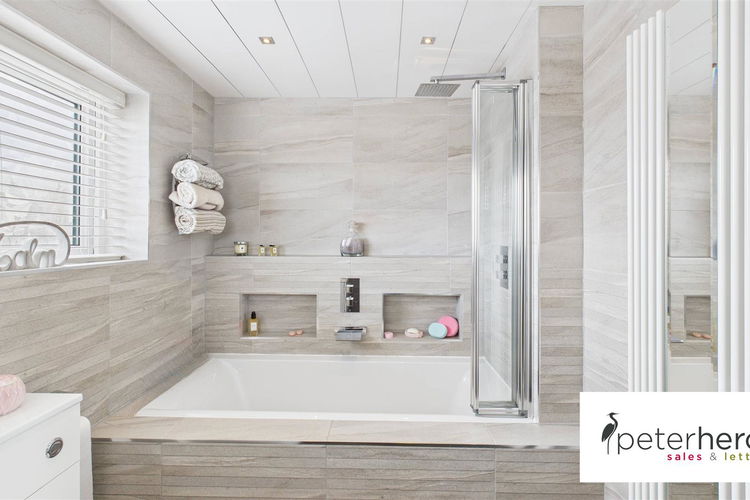 Bathroom - Picture 25 of 31