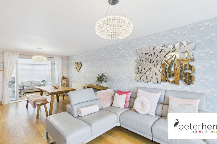 Lounge/Dining Room - Picture 4 of 31