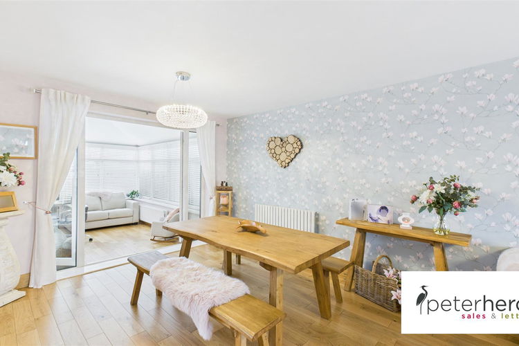 Lounge/Dining Room - Picture 5 of 31