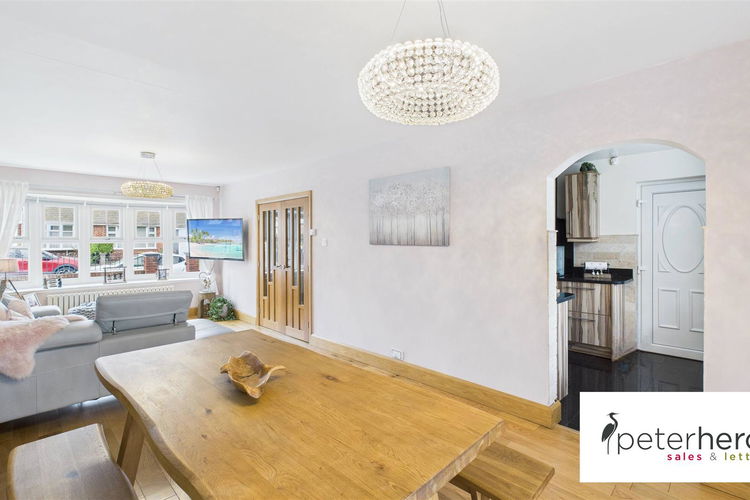 Lounge/Dining Room - Picture 7 of 31