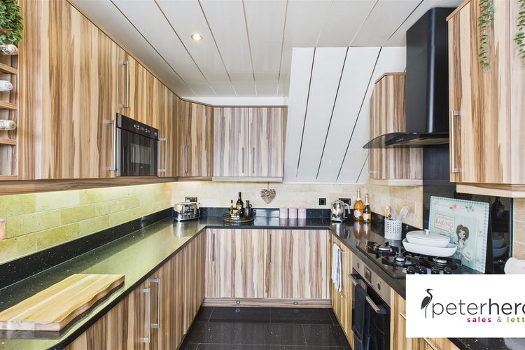 Kitchen - Picture 9 of 31