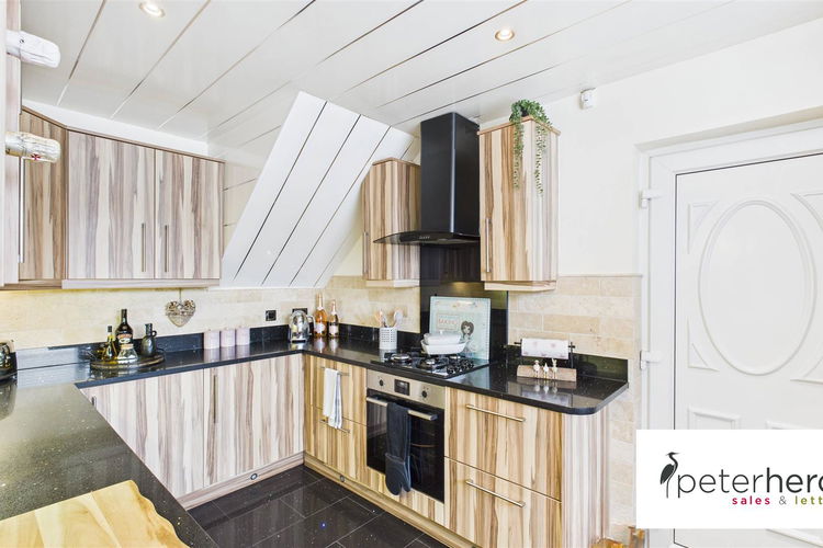 Kitchen - Picture 10 of 31