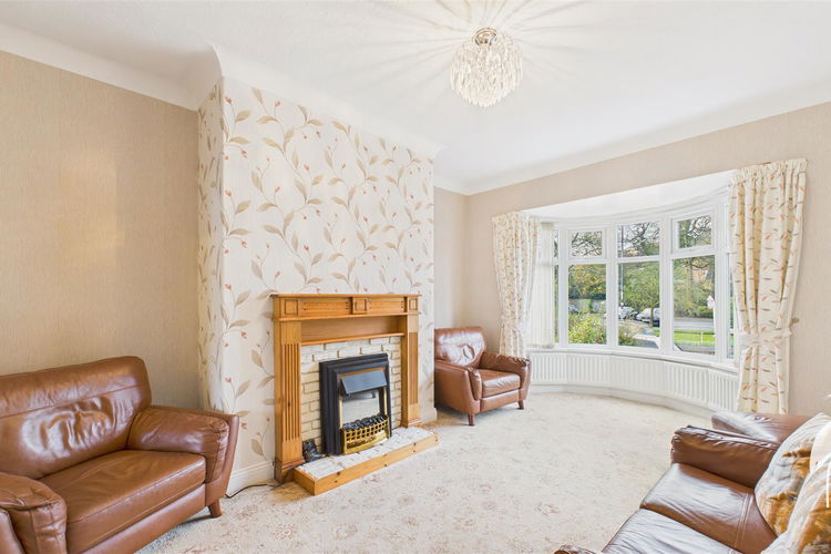 Lounge - Picture 2 of 25