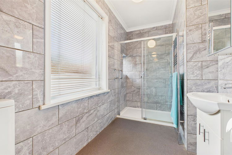 Shower Room - Picture 13 of 25