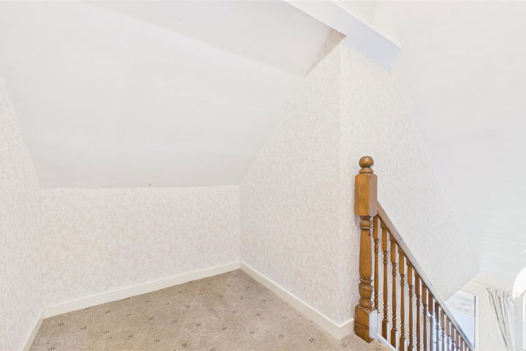 First Floor Landing - Picture 19 of 25