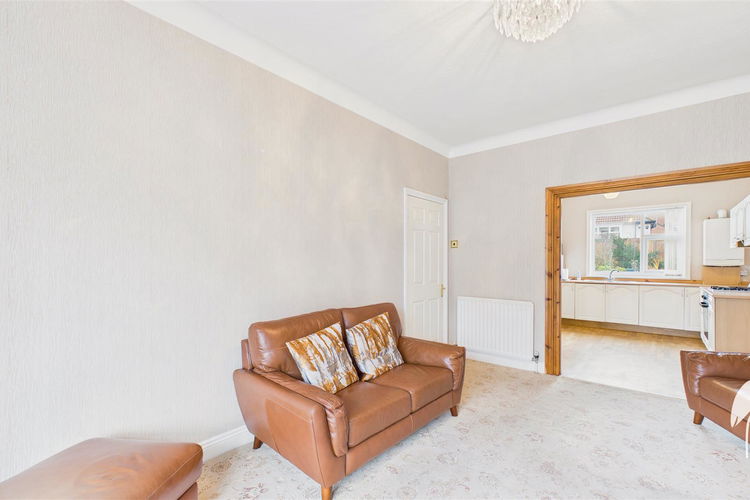 Lounge - Picture 4 of 25