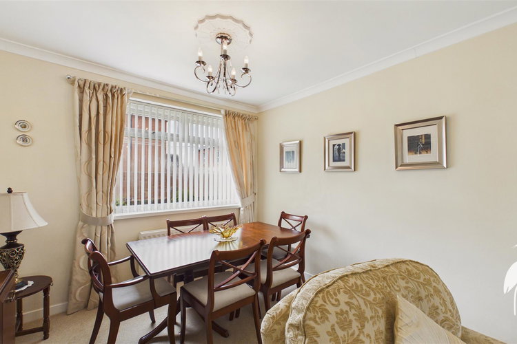 Lounge/Dining Room - Picture 6 of 28