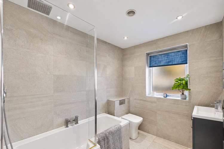 Bathroom - Picture 36 of 43