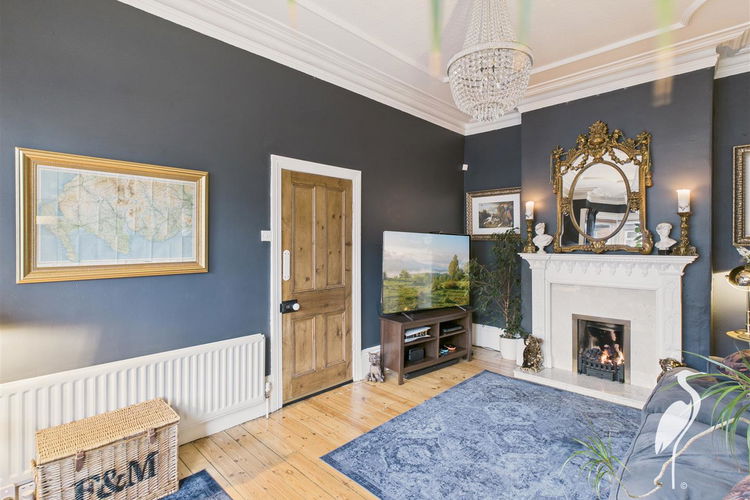 Lounge - Picture 4 of 46